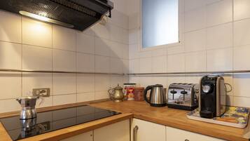 Frigorifero, microonde, forno, lavastoviglie