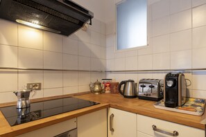 Kühlschrank, Mikrowelle, Ofen, Geschirrspüler