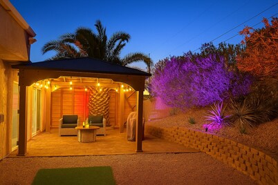 Wknd@Bernie's Private Villa includes enclosed Hot Tub room for Romantic Getaway!