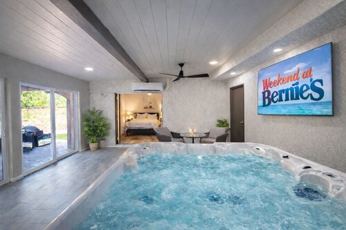 Coyote Den — Romantic Desert Villa · Private Hot Tub Lounge