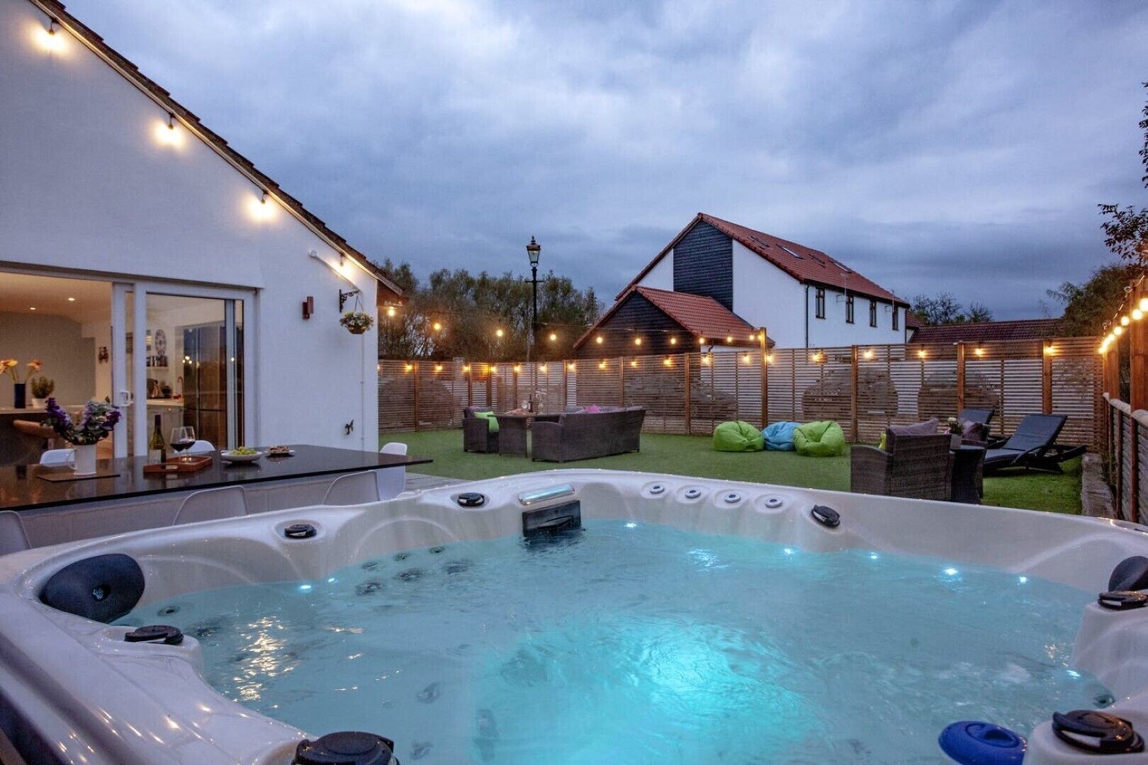 Outdoor spa tub