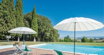Independent villa with wonderful view. Pool. Up t 22 guests