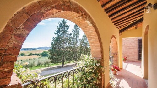 Independent villa with wonderful view. Pool.  Up t 22 guests