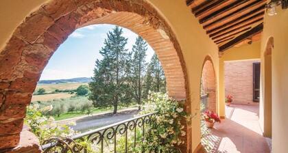 Independent villa with wonderful view. Pool. Up t 22 guests