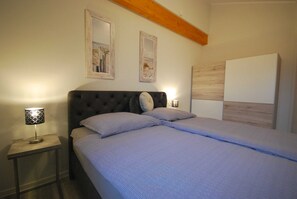 2 chambres, coffres-forts dans les chambres, lit parapluie, Wi-Fi