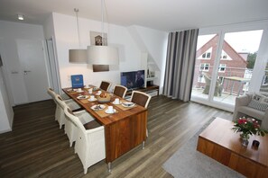 Unclassified image, 3 of 27, button