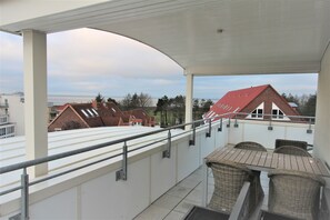 Unclassified image, 2 of 27, button