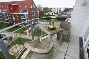 Unclassified image, 4 of 27, button