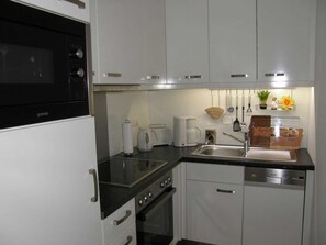 Refrigerador, microondas, horno y lavavajillas 