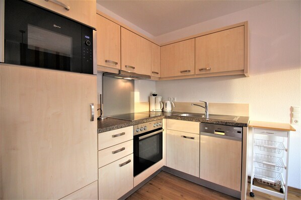 Køleskab, mikrobølgeovn, ovn, opvaskemaskine