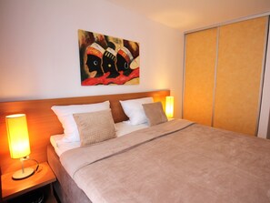 Unclassified image, 3 of 18, button