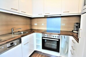 Køleskab, mikrobølgeovn, ovn, opvaskemaskine