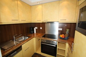 Køleskab, mikrobølgeovn, ovn, opvaskemaskine