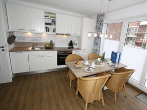 Kühlschrank, Mikrowelle, Ofen, Geschirrspüler