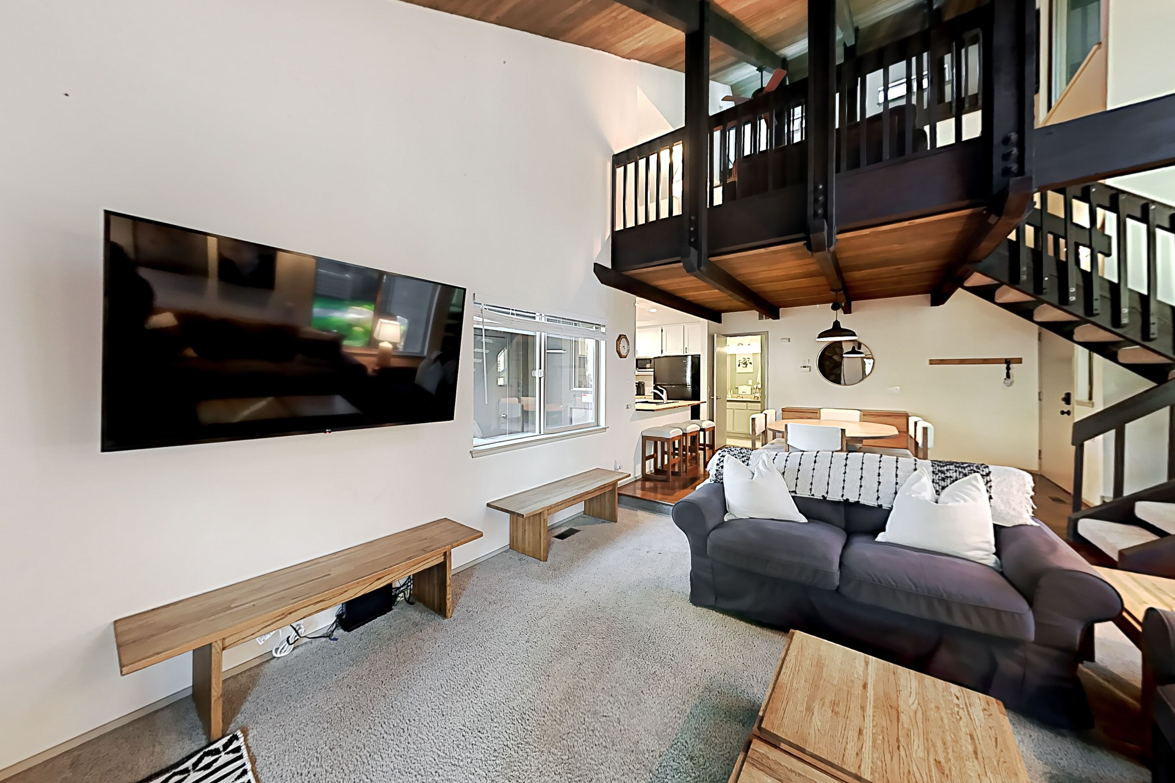 Sunriver Hideaway at Tennis Village | Fireplace, Patio, 6 SHARC Passes