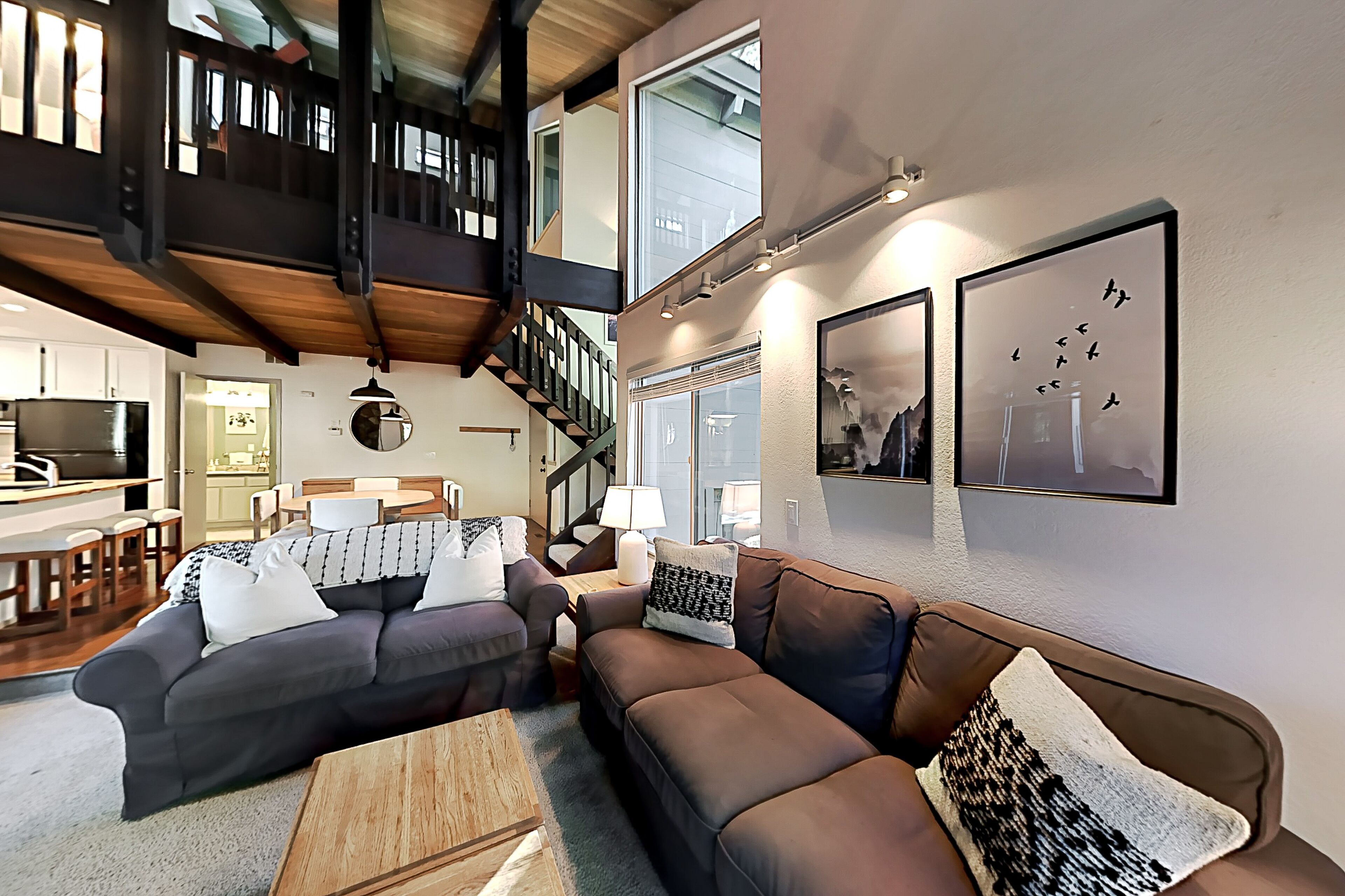 Sunriver Hideaway at Tennis Village | Fireplace, Patio, 6 SHARC Passes