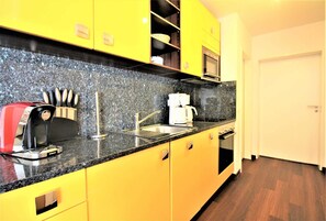 Kühlschrank, Mikrowelle, Ofen, Geschirrspüler