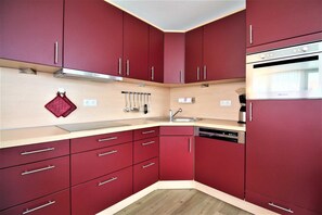 Kühlschrank, Mikrowelle, Ofen, Geschirrspüler