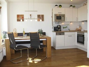 Fridge, microwave, oven, dishwasher - HLI 3.17 up to 6 people 71sqm - Residenz Hohe Lith Cuxhaven (3.1.2) (Cuxhaven)