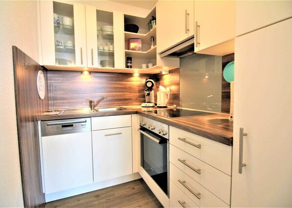 Fridge, microwave, oven, dishwasher