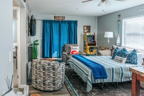 2 bedrooms, iron/ironing board, travel cot, Internet - Updated Branson Condo w/ Indoor Pool Access! (Branson)