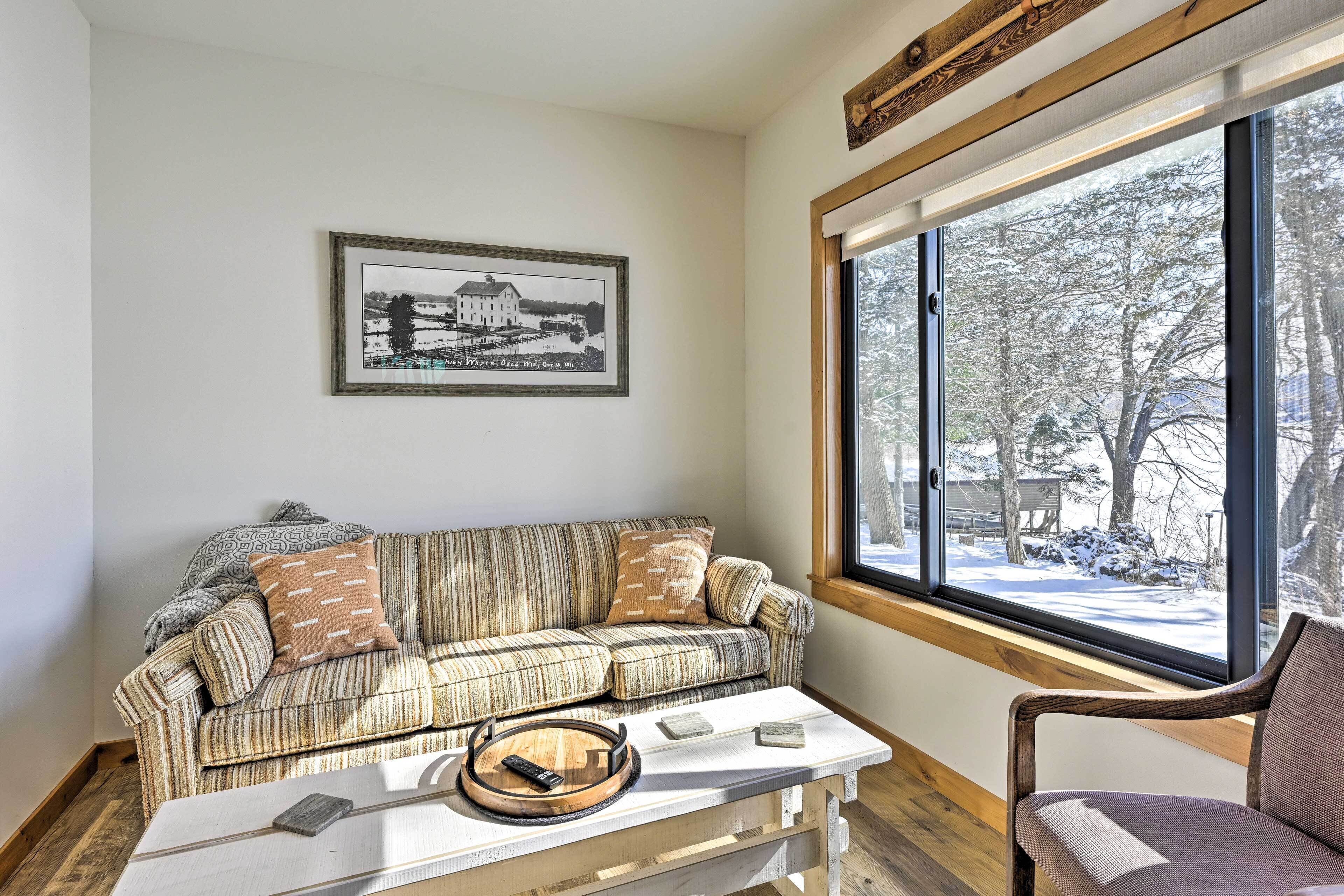 ‘Happy’s Haven’ Cabin w/ Gas Grill &  Fire Pit!