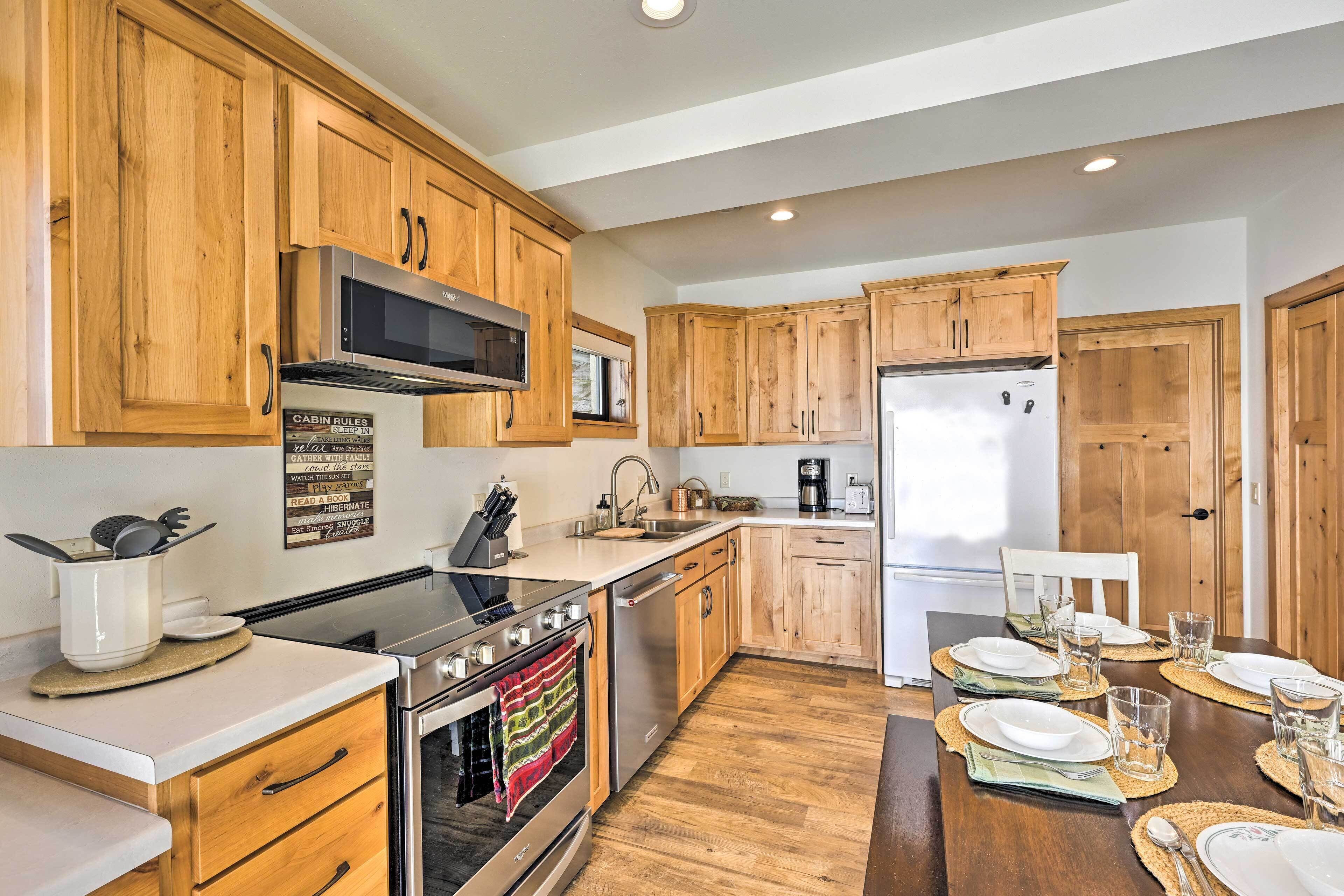 Fridge, microwave, stovetop, dishwasher