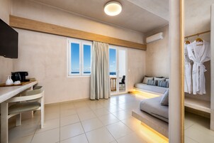 Family Suite, Sea View & Outdoor Hot Tub | Vistas desde la habitación