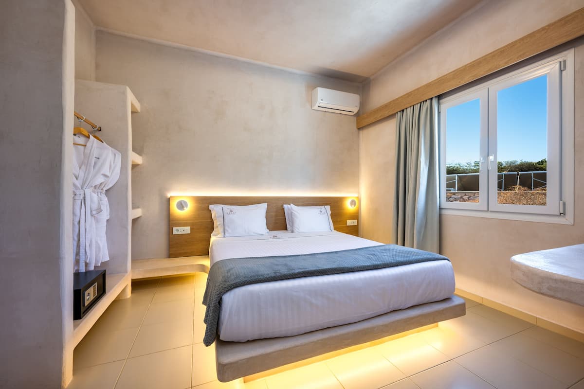 Family Suite, Sea View & Outdoor Hot Tub | Sengetøy av topp kvalitet, safe på rommet og skrivebord