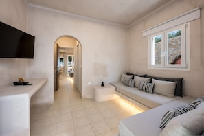 Living area - Aelia Luxury Suites (Santorini)