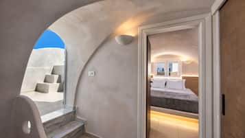 Master Suite, Sea View & Outdoor Hot Tub | Premium bedding, in-room safe, desk, laptop workspace