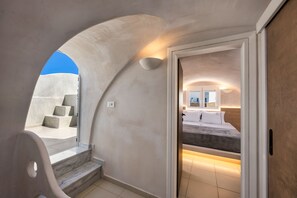 Master Suite, Sea View & Outdoor Hot Tub | Premium bedding, in-room safe, desk, laptop workspace - Aelia Luxury Suites (Santorini)