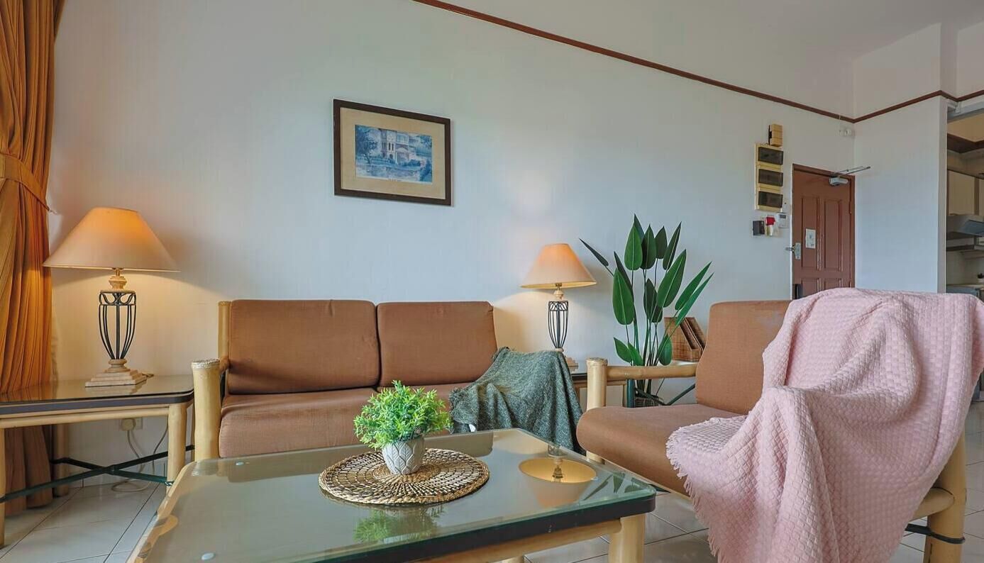 Traditional Apartment | Living area | 60-inch Smart TV with digital channels, Netflix, table tennis