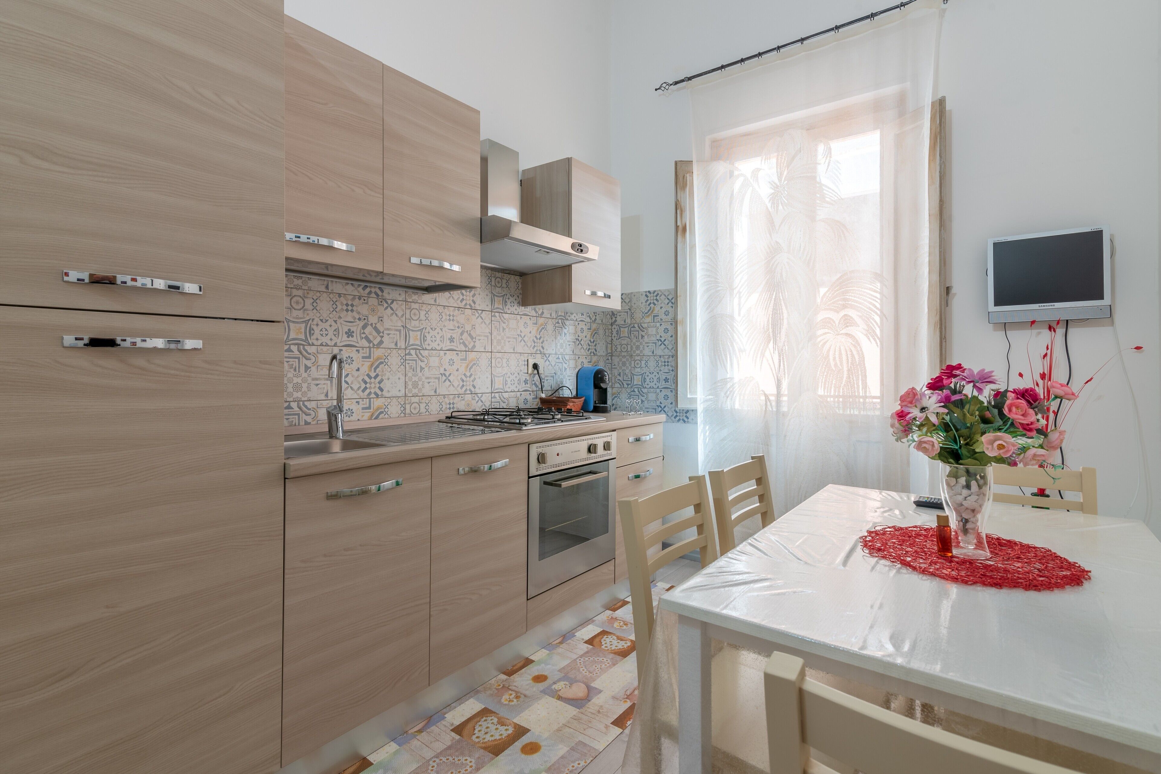 Réfrigérateur, four, plaque de cuisson, cafetière/bouilloire