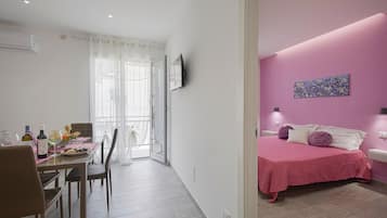 2 bedrooms, iron/ironing board, bed sheets