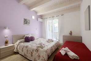 1 dormitorio, tabla de planchar con plancha, wifi y ropa de cama