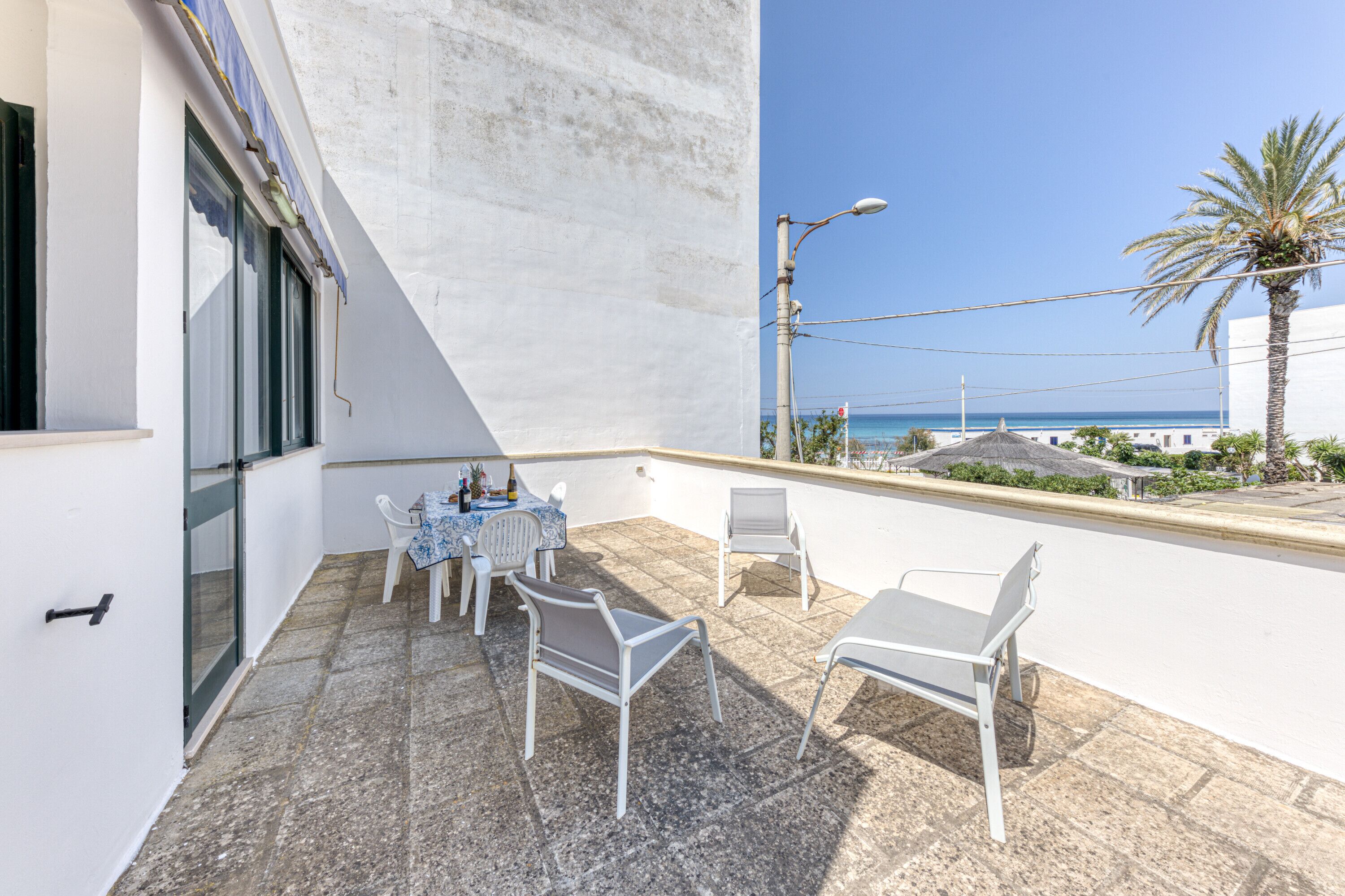 "Domus Rosi Appartment" with Sea View, Terrace & A/C