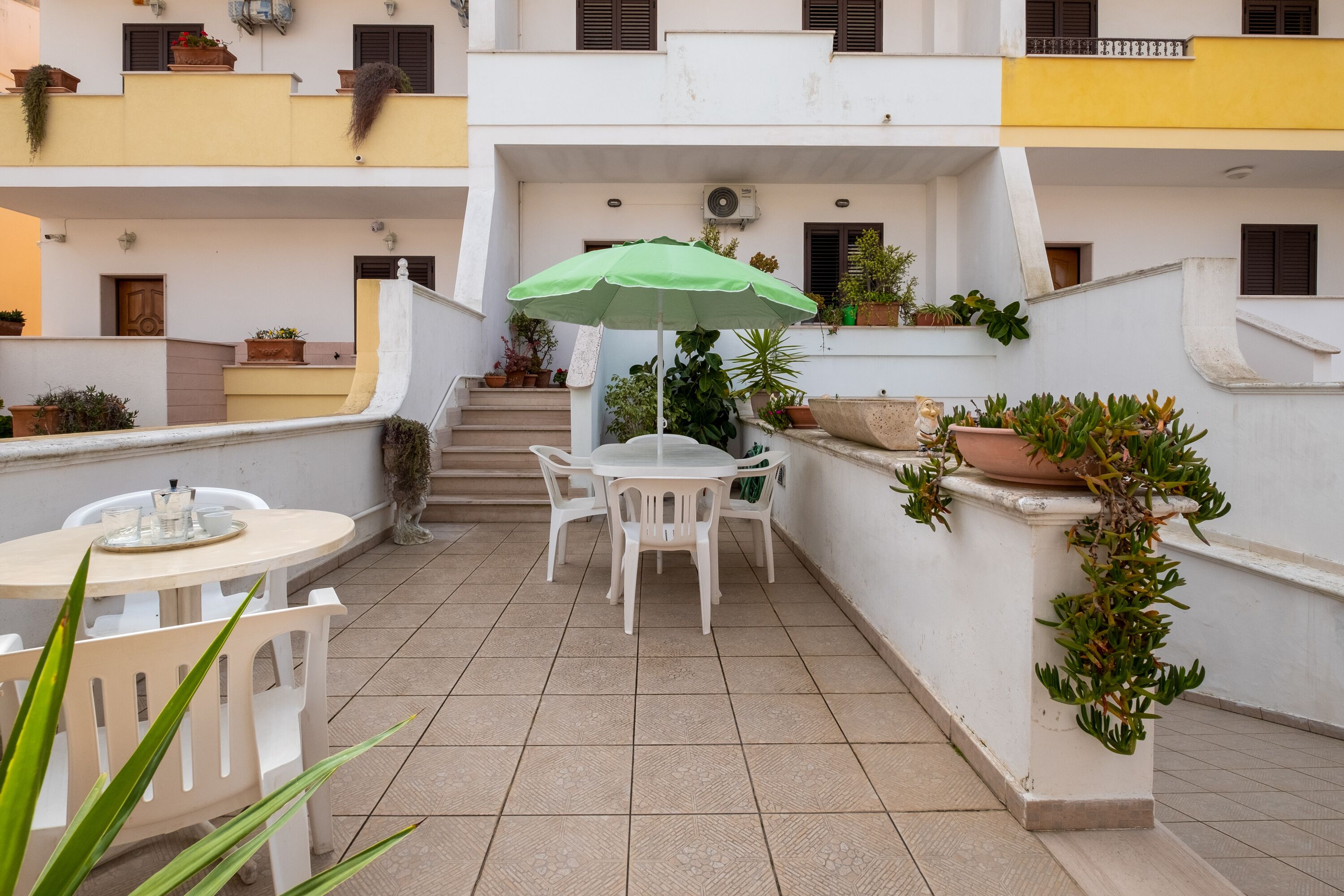 Apartment "di Romano" with Sea View, Garden & Wi-Fi