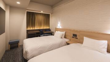 Standard Twin Room, Non Smoking | Desk, laptop workspace, blackout drapes, soundproofing