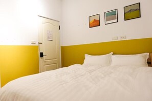 Down comforters, free WiFi - Small Island Homestay (Tainan)