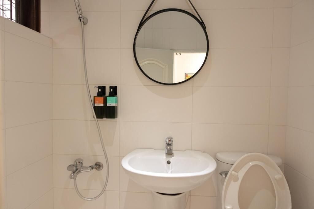 舒適雙人房 | 浴室 | 淋浴設備、免費盥洗用品、吹風機、拖鞋