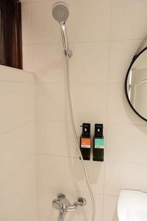 Comfort Double Room | Bathroom - Small Island Homestay (Tainan)