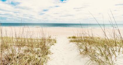 The Perfect Island Getaway - Ocean Views + Steps to the Sand! Atlantic Beach, NC