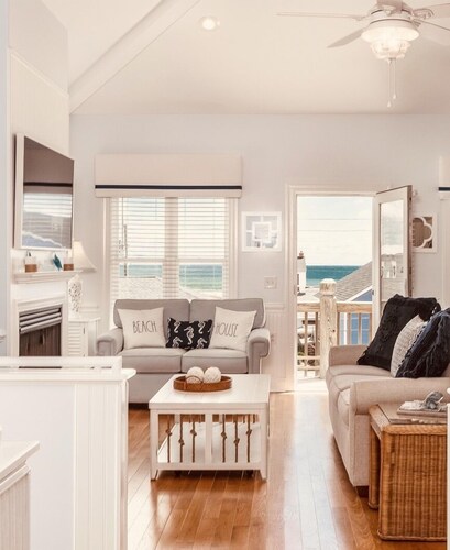 The Perfect Island Getaway - Ocean Views + Steps to the Sand! Atlantic Beach, NC