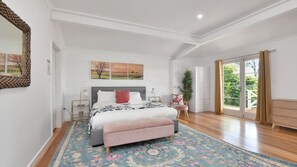 8 bedrooms, iron/ironing board, internet