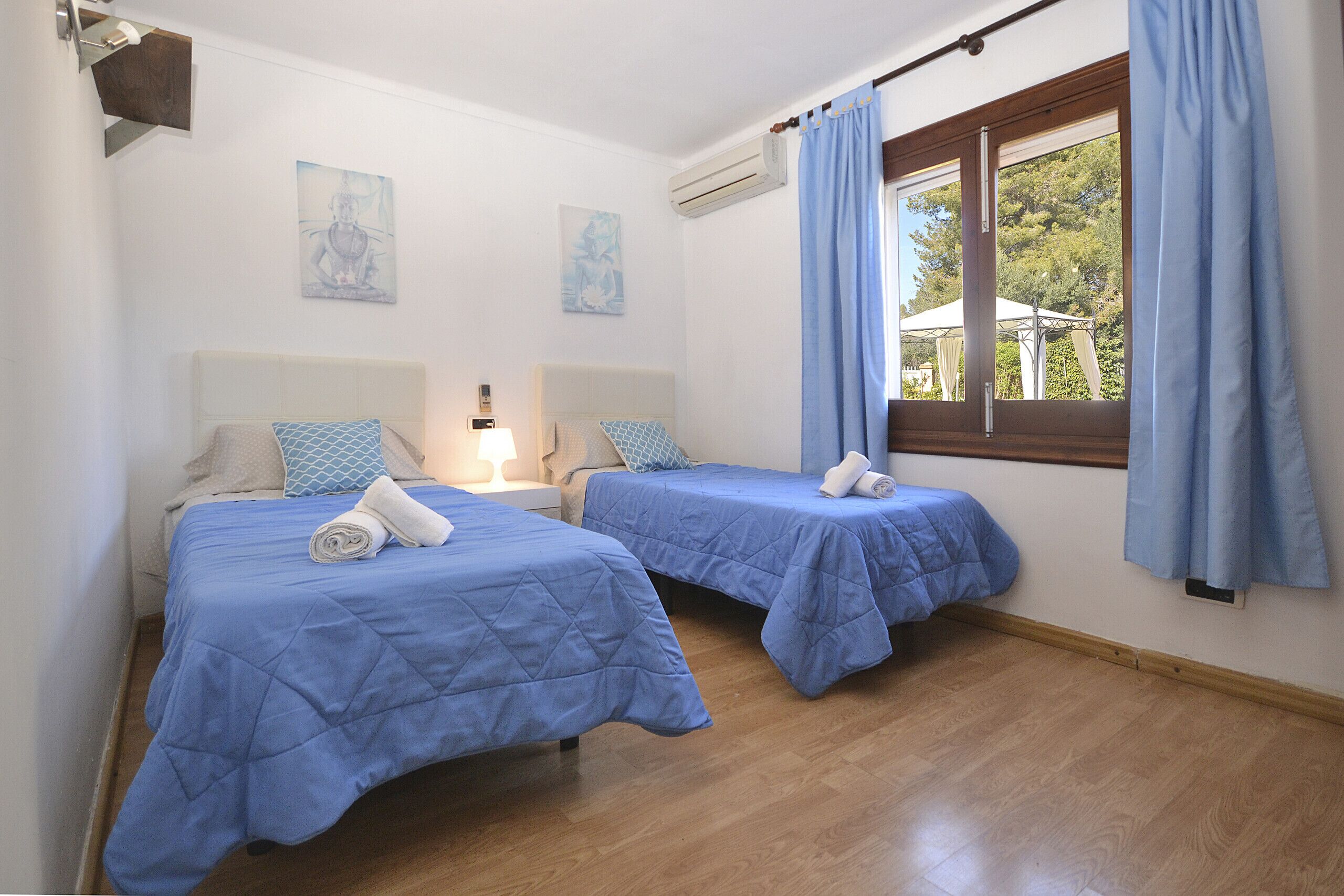 4 bedrooms, in-room safe, iron/ironing board, free WiFi