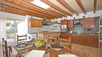 KylskÄp, mikrovÄgsugn, ugn och diskmaskin