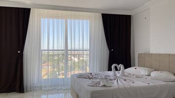 Luxury Room | Desk, laptop workspace, free WiFi