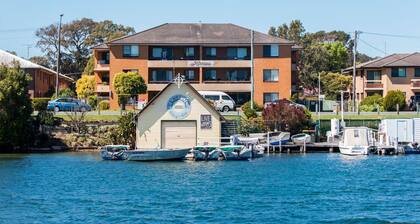 Akuna 3 ground floor apartment opposite Wallis Lake