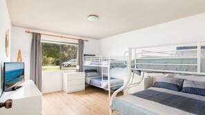 2 bedrooms, iron/ironing board, bed sheets